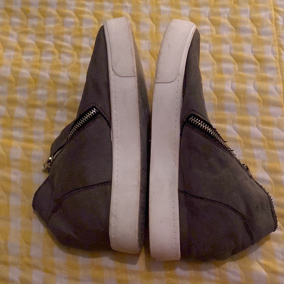 Pre-Owned Women’s Gray High Top Shoes by SODA. Size 7. - Picture 3 of 9